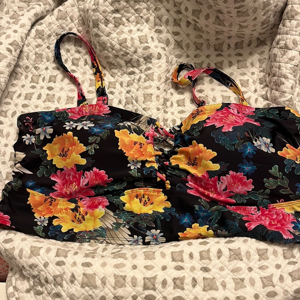 Floral Torrid bathing suit top NWOT